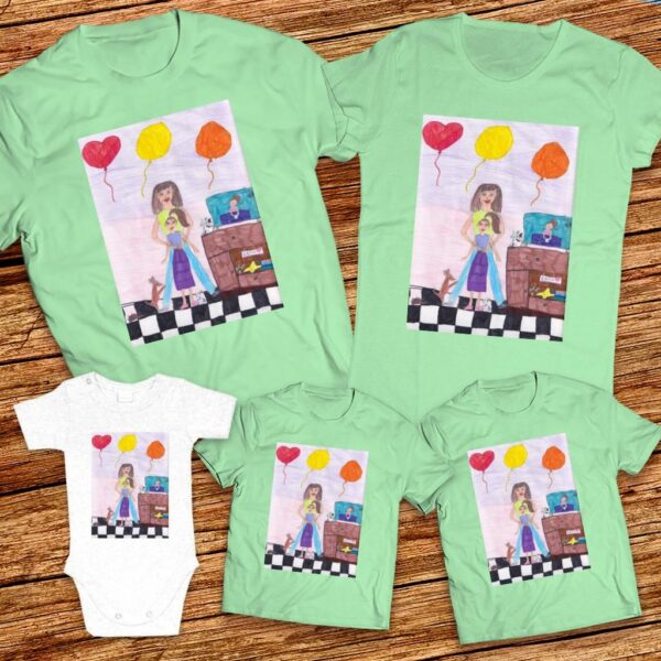 Тениски с щампa с детска рисунка на Катрин Радкова Псевдоним Кати Рад Възраст 10 години.