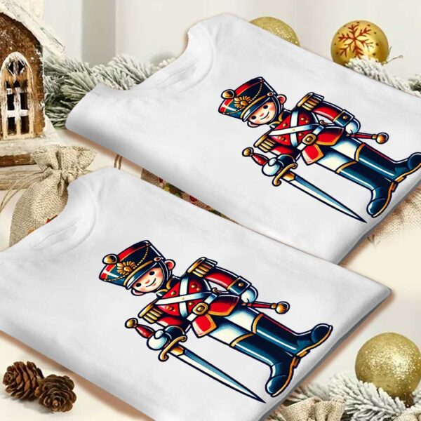 Тениски за 2-ки с Играчка Коледно Войниче - Image 11