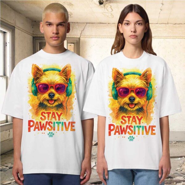 Stay Pawsitive – Unisex OVERSIZED тениска с йоркширски териер и шармантен вайб - Image 7