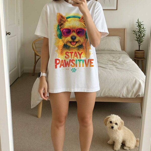 Stay Pawsitive – Unisex OVERSIZED тениска с йоркширски териер и шармантен вайб - Image 9