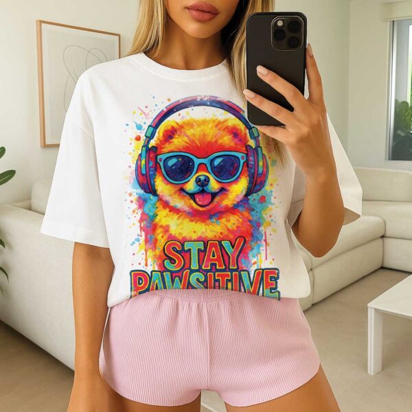 Stay Pawsitive – Unisex OVERSIZED тениска с дизайнерски кучешки вайб - Image 10