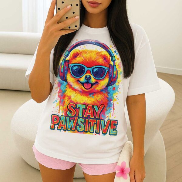 Stay Pawsitive – Unisex OVERSIZED тениска с дизайнерски кучешки вайб - Image 12