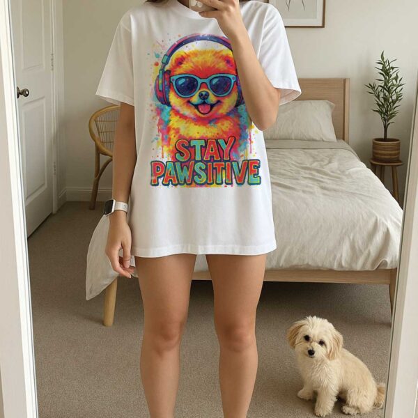 Stay Pawsitive – Unisex OVERSIZED тениска с дизайнерски кучешки вайб - Image 6
