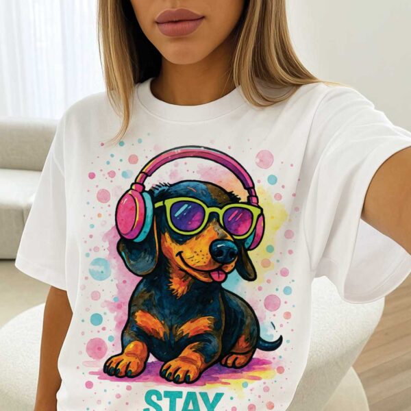 Stay Pawsitive – Unisex OVERSIZED тениска с дакел и поп арт настроение - Image 3