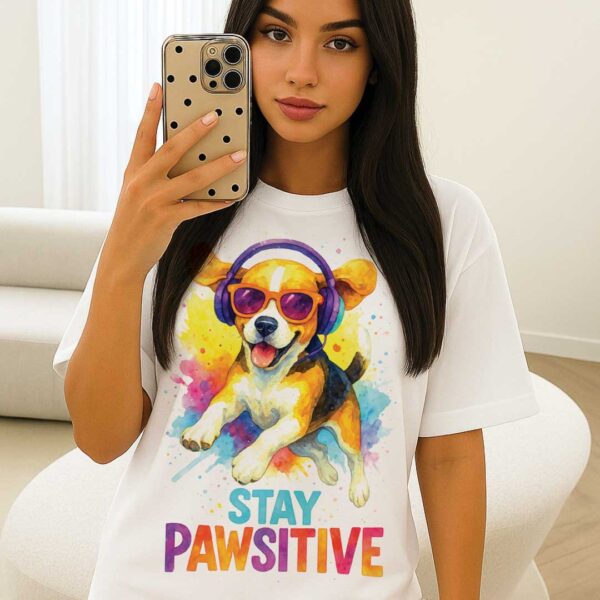 Stay Pawsitive – Unisex OVERSIZED тениска с бигъл и цветна експлозия от настроение - Image 8