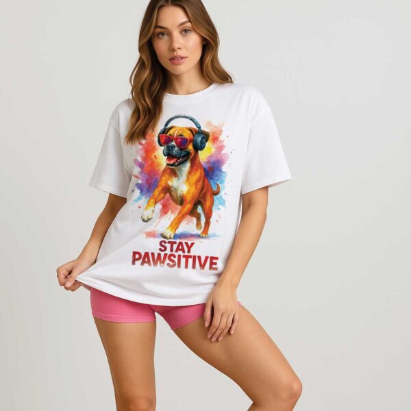 Stay Pawsitive – Unisex OVERSIZED тениска с боксер и енергия без филтър - Image 6