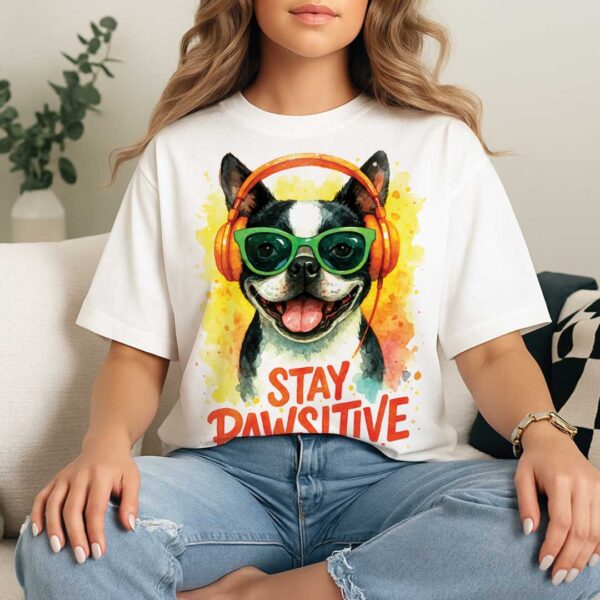 Stay Pawsitive – Unisex OVERSIZED тениска с бостън териер и слънчев вайб - Image 7