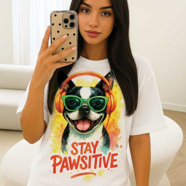 Stay Pawsitive – Unisex OVERSIZED тениска с бостън териер и слънчев вайб - Image 6