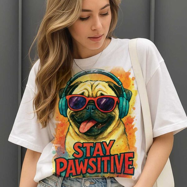 Stay Pawsitive – Unisex OVERSIZED тениска с мопс и вайб, който прегръща - Image 11