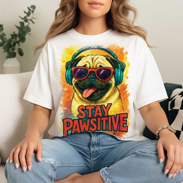 Stay Pawsitive – Unisex OVERSIZED тениска с мопс и вайб, който прегръща - Image 6