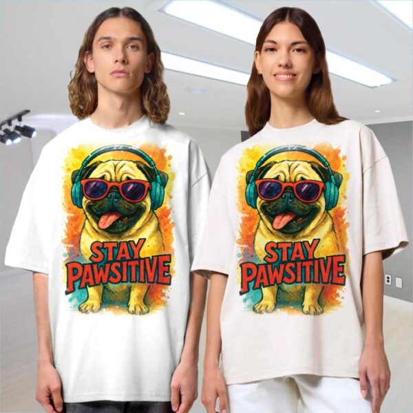 Stay Pawsitive – Unisex OVERSIZED тениска с мопс и вайб, който прегръща - Image 7