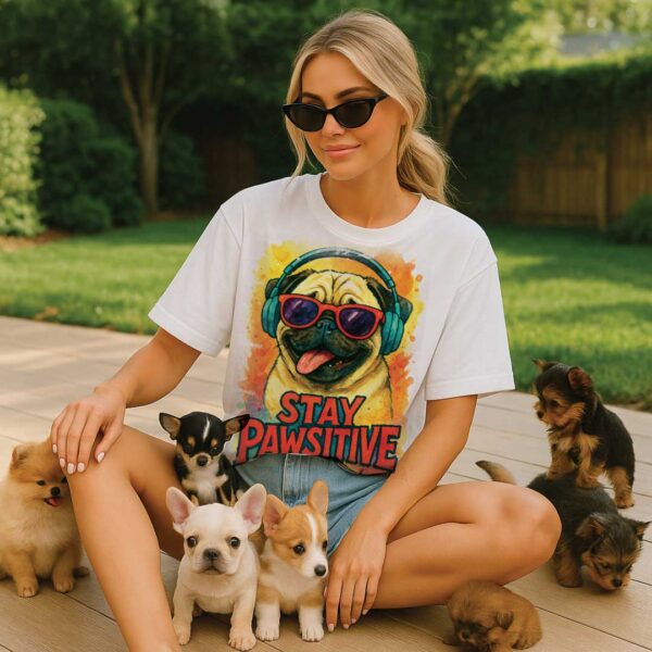 Stay Pawsitive – Unisex OVERSIZED тениска с мопс и вайб, който прегръща - Image 5