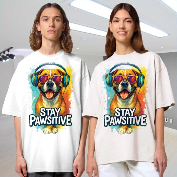 Stay Pawsitive – Unisex OVERSIZED тениска с усмихнат боксер и цветен ритъм - Image 12