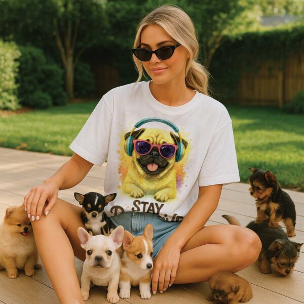 Stay Pawsitive – Unisex OVERSIZED тениска с мопс и уютна усмивка - Image 4