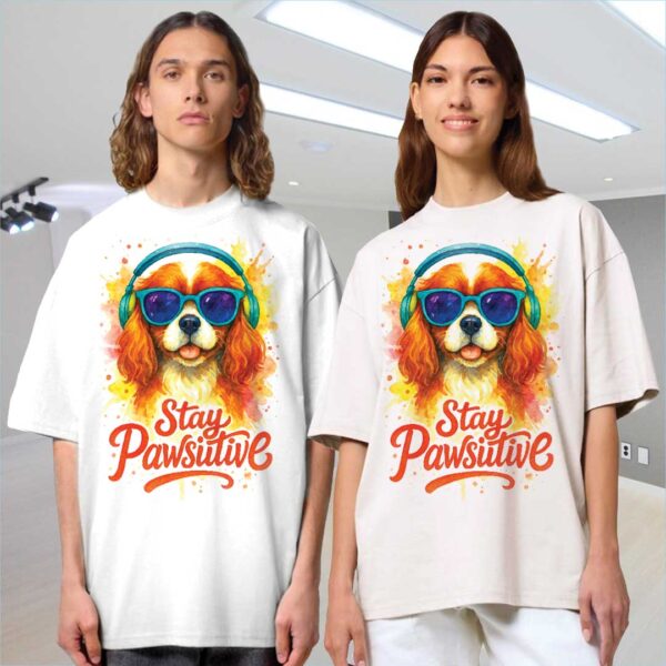 Stay Pawsitive – Unisex OVERSIZED тениска с кавалер шпаньол и сладък артистичен стил - Image 14
