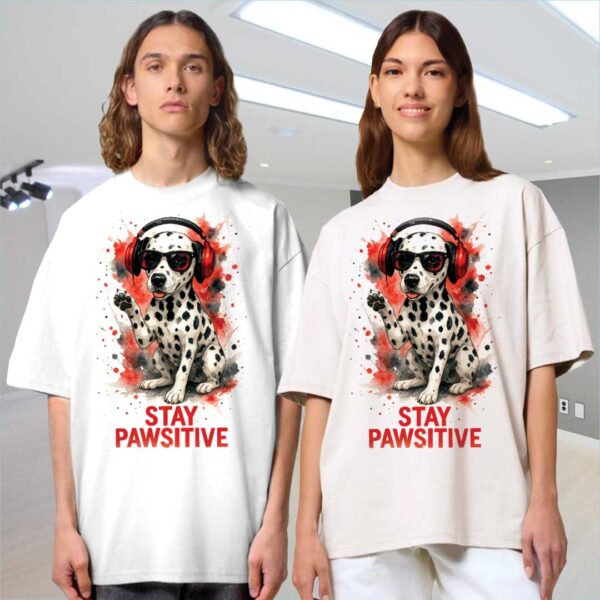 Stay Pawsitive – Oversized тениска с далматинец в червено и черно - Image 11