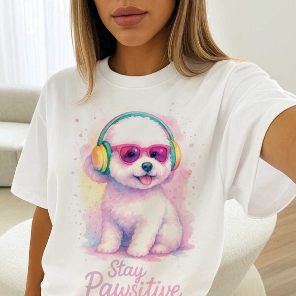 Stay Pawsitive – Unisex OVERSIZED Тениска с бяло кученце в розово-пастелни цветове - Image 12