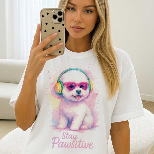 Stay Pawsitive – Unisex OVERSIZED Тениска с бяло кученце в розово-пастелни цветове - Image 13