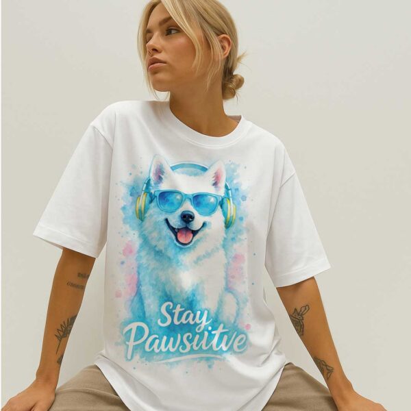 Stay Pawsitive – Unisex OVERSIZED Тениска с бяло куче в сини тонове - Image 7