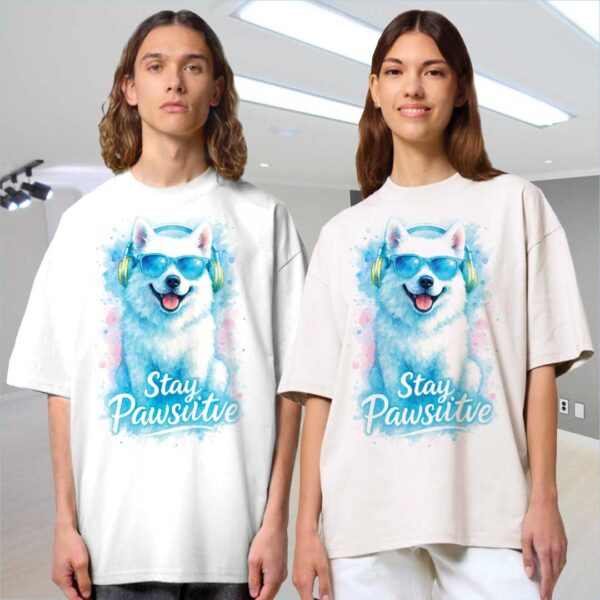 Stay Pawsitive – Unisex OVERSIZED Тениска с бяло куче в сини тонове - Image 4