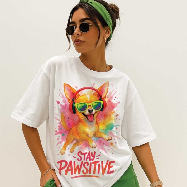 Stay Pawsitive – Цветна Unisex OVERSIZED Тениска тениска с чихуахуа - Image 8
