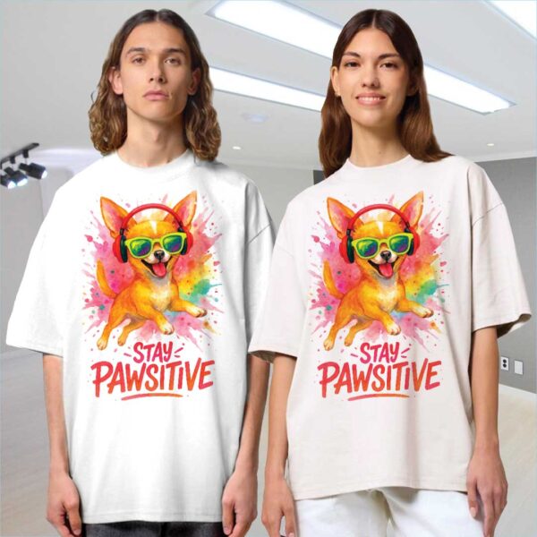 Stay Pawsitive – Цветна Unisex OVERSIZED Тениска тениска с чихуахуа - Image 5