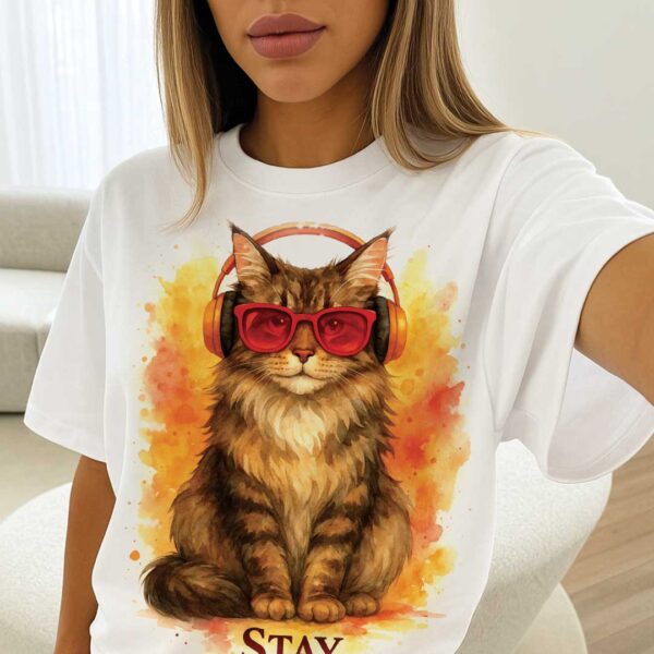 Stay Pawsitive – Unisex OVERSIZED Тениска с котка Мейн Куун - Image 4